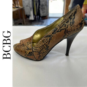 BCBG Open Toe Platform Heel Shoe Snakeskin  Brown Leather Upper Size 6.5